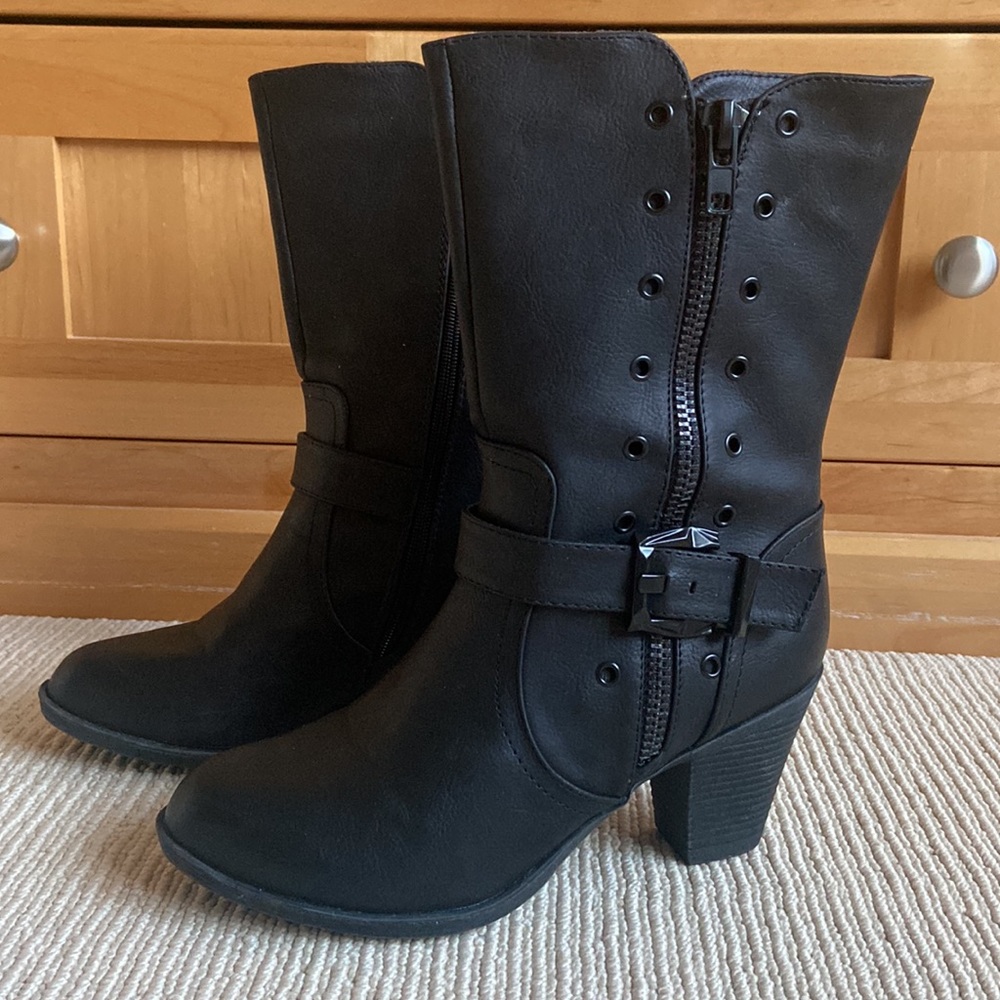 Italina black boots size 8.5